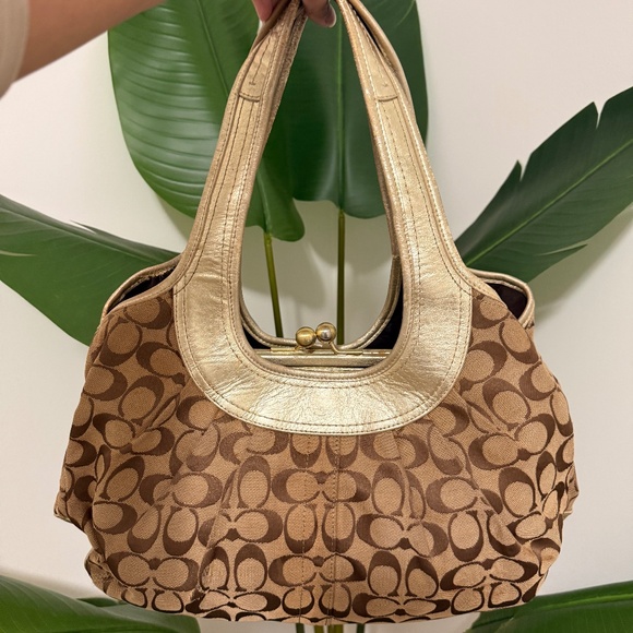 Handbags - Vintage Coach Kisslock Shoulder Bag